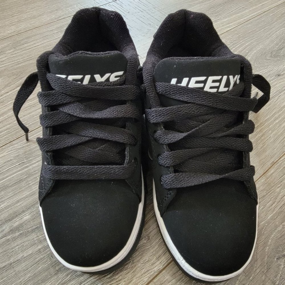 BRAND NEW! Heelys Size youth 2